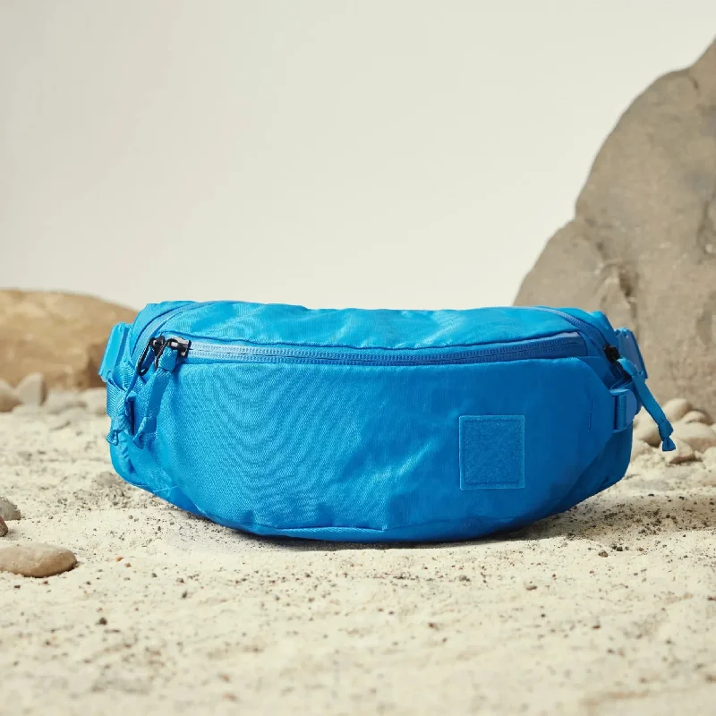 Convertible travel bag that can be used as a backpack or toteEvergoods Mountain Hip Packs 3.5L ECOPAK - Bright Blue Convertible travel bag that can be used as a backpack or toteEvergoods Mountain Hip Packs 3.5L ECOPAK - Bright Blue